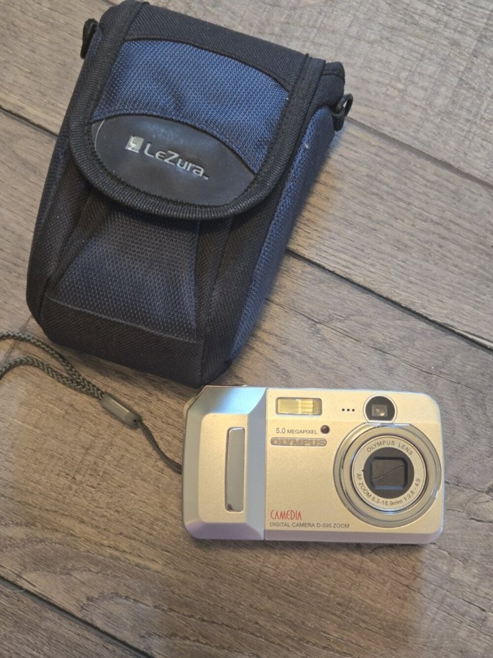 Olympus Camedia D-595 Zoom Digital Camera 5.0 MP 3X Optical Zoom